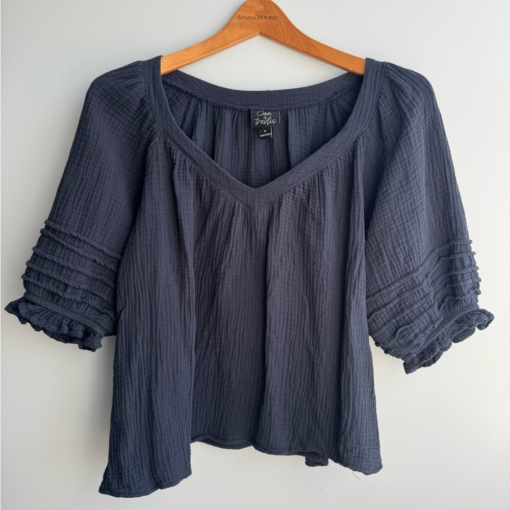 Oak & Trellis Navy Cotton Gauze V-Neck Puff Sleeve Top